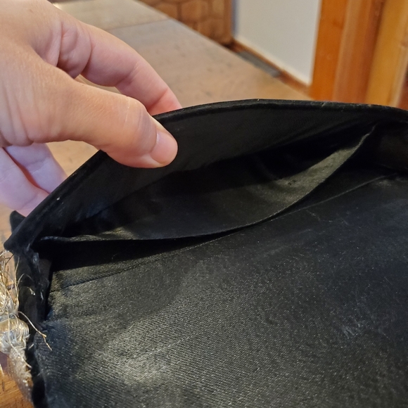 Gorgeous Embroidered Purse - Picture 6 of 6